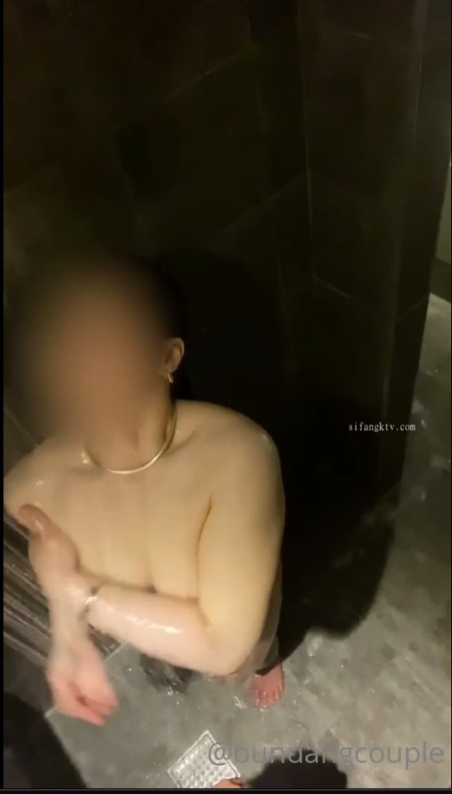 骚浪视讯主粉嫩的淫穴喷出来的潮水比尿还多！妹子激情高潮爽到抽搐